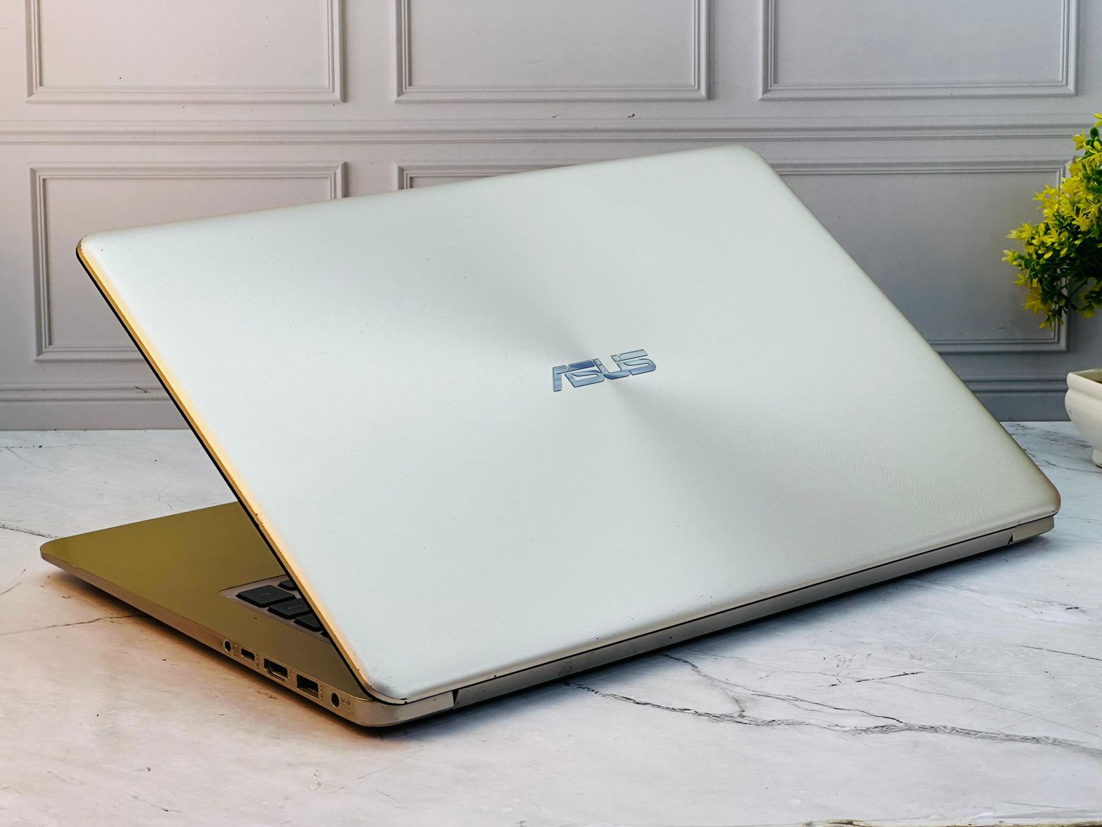 ASUS VIVOBOOK X510UNR - Gambar 4